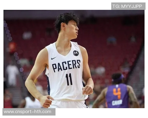 曾凡博重伤倒地裁判却只判普通犯规引发球迷质疑篮球规则公正性